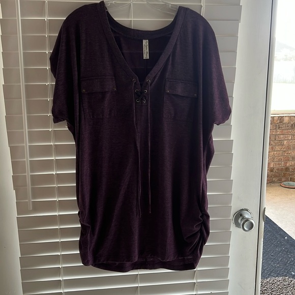Perception Woman's Top - Picture 1 of 8